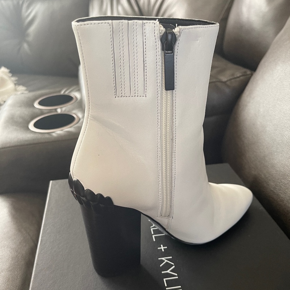 Kylie and Kendall HAEDYN WHITE LEATHER bootie size 8
